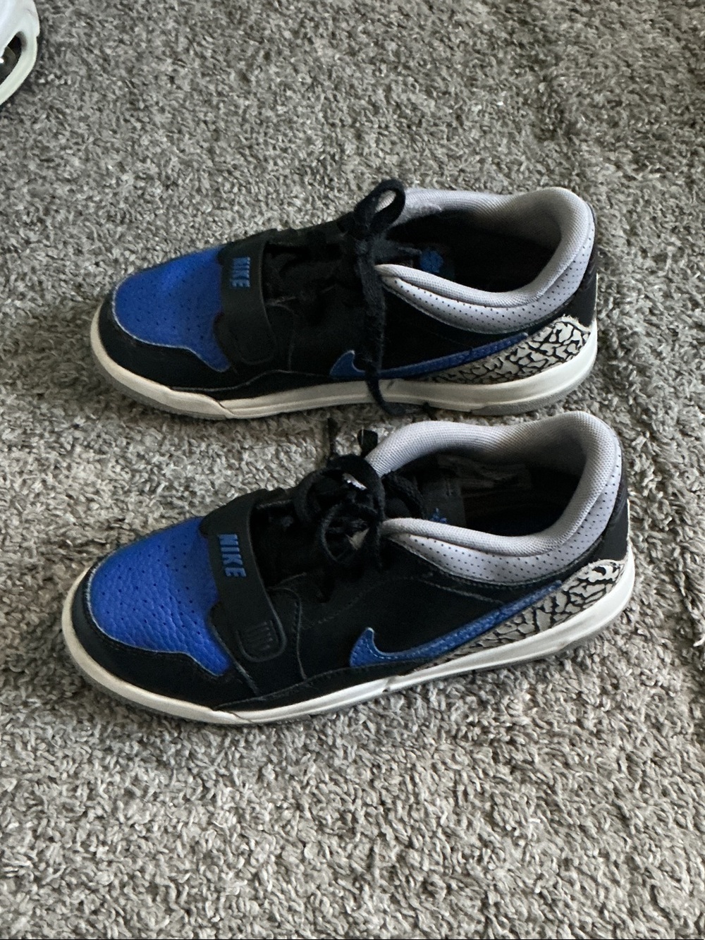 Nike Kids Black and Royal Blue Low-Top Sneakers